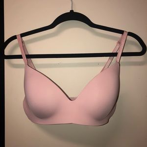 Victorias Secret tshirt lightly lined wireless bra